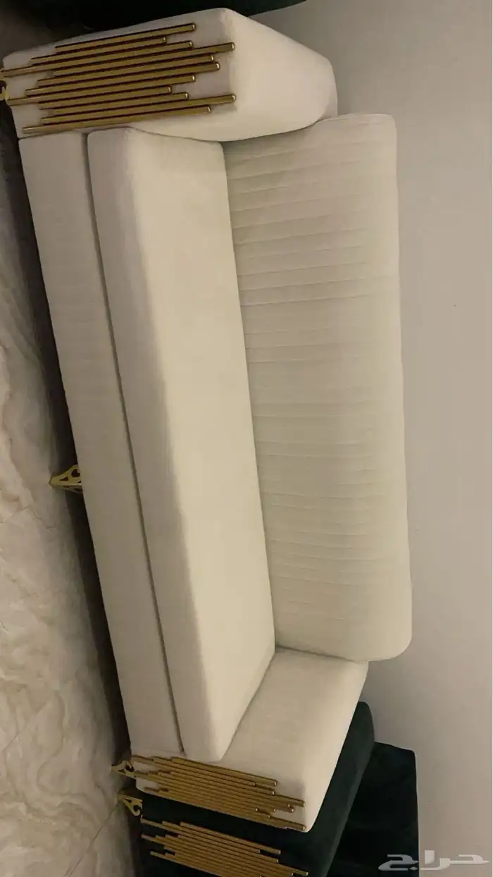 كنب للبيع مستخدم شهر ونص فقط والون الذهبي مكون استيل 3