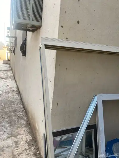 باب خشب والمنيوم للبيع 2