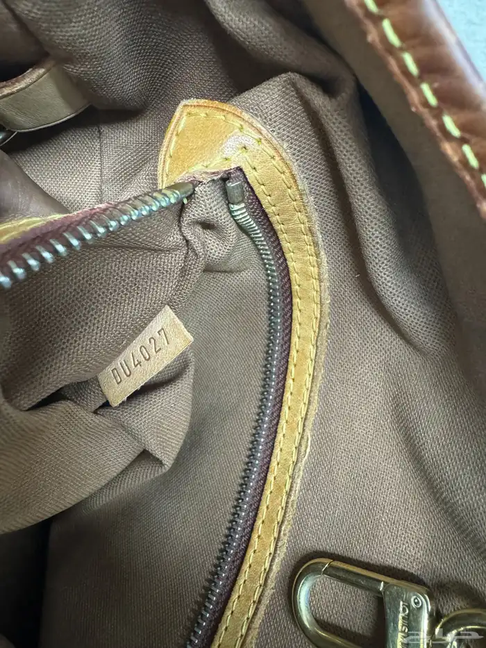 شنطه نسائيه لويس فيتون ماركه اصليه 1300ريال 8