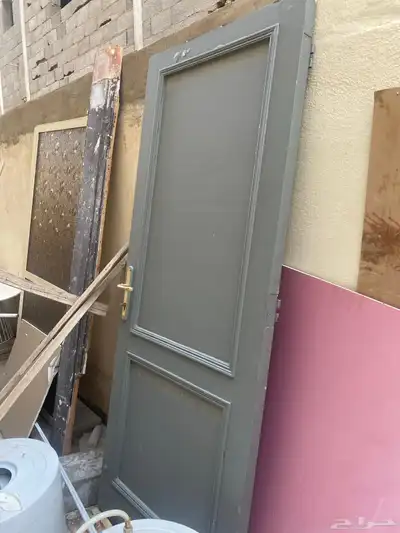 باب خشب والمنيوم للبيع 0