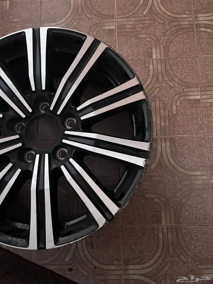 للبيع جنط لكزس فيه خدوش 1