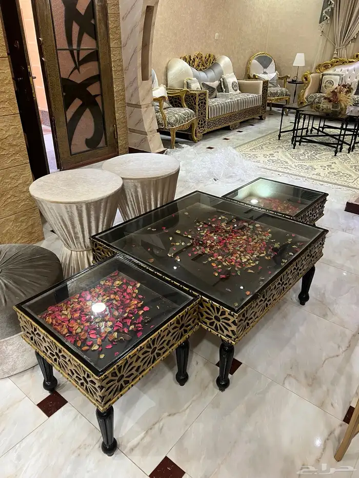 للبيع طاولات 1