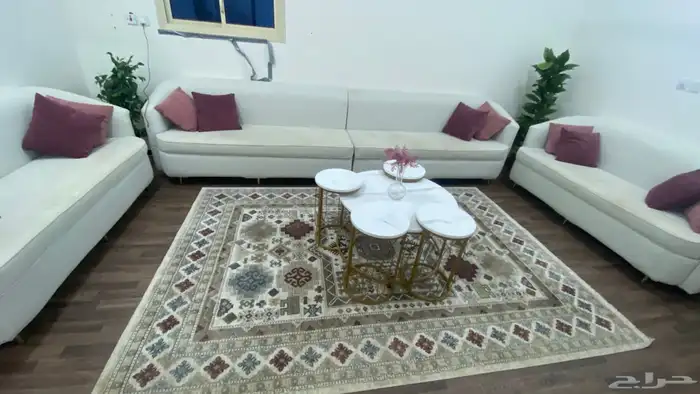 كنب مع سجاد مع طاولات 2000  فقط 1