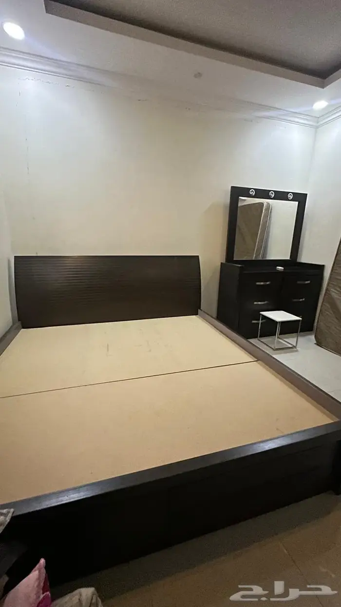 غرفة نوم نفرين بحالة ممتازة خشب جيد 3