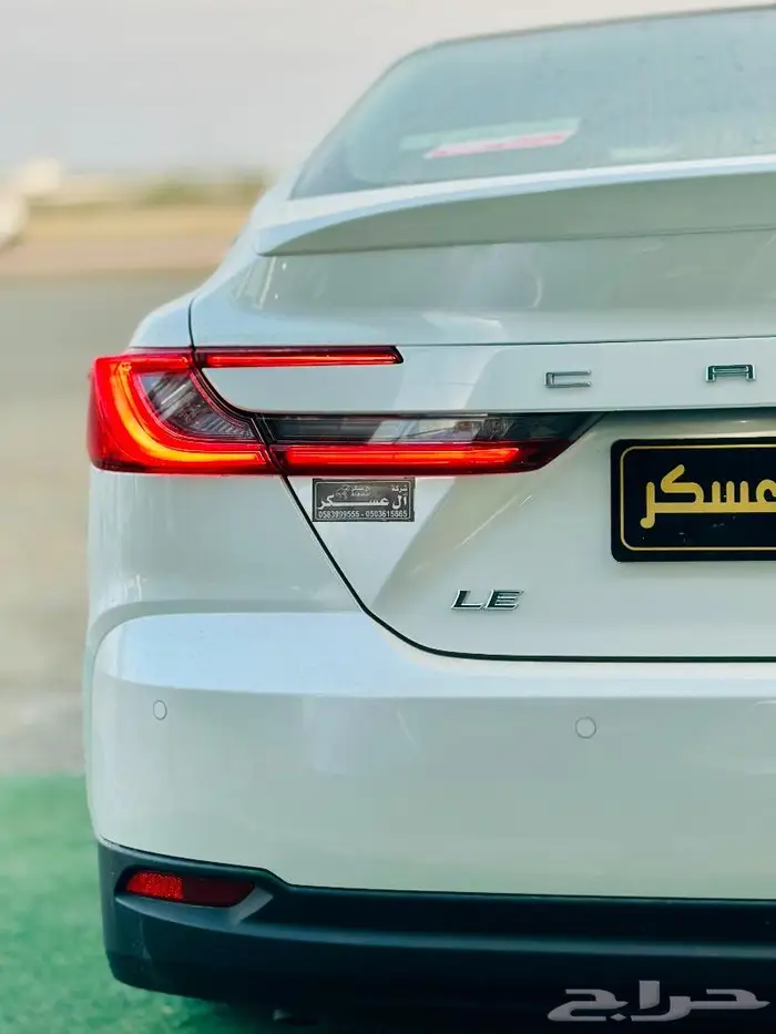 تويوتا كامري 2025 هايبرد LE سقف بانوراما رمادي 5