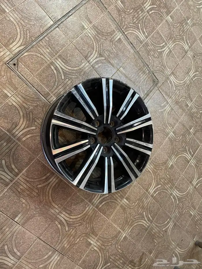 للبيع جنط لكزس فيه خدوش 0