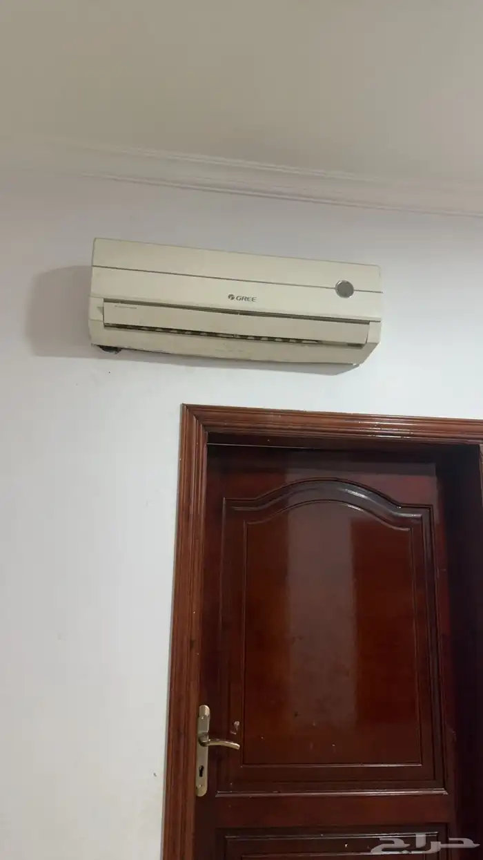 يوجد مكيف اسبلت و2 مكيف شباك 0