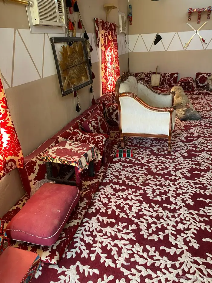 اثاث تراث للبيع 1