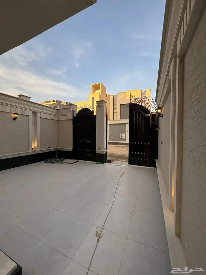 دور ارضي للبيع حي القادسية 1