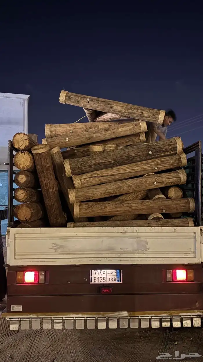 اشكال متعدد من اعمده اناره من خشب السنوبر 7