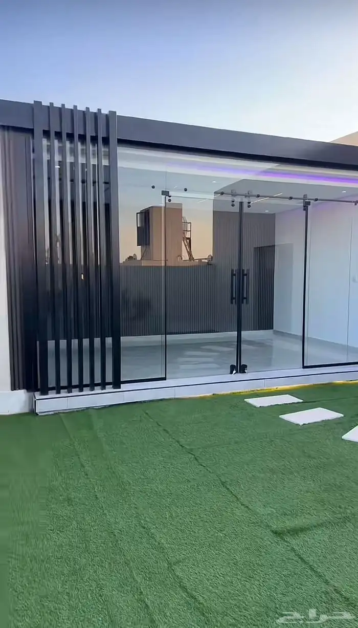 مظلات وسواتر سندوش بنل غرف زجاجيه ومجالس جلسات تنسيق حدائق 11
