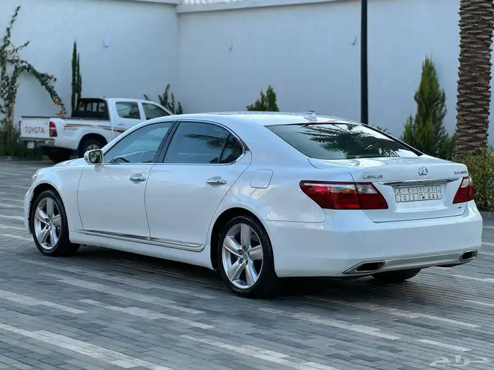 لكزس LS460 2010 8