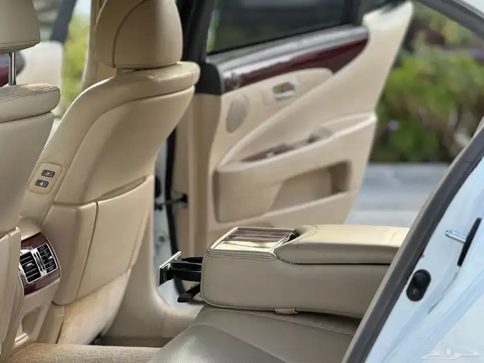 لكزس LS460 2010 26