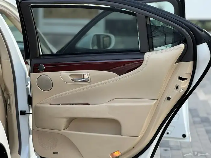 لكزس LS460 2010 22
