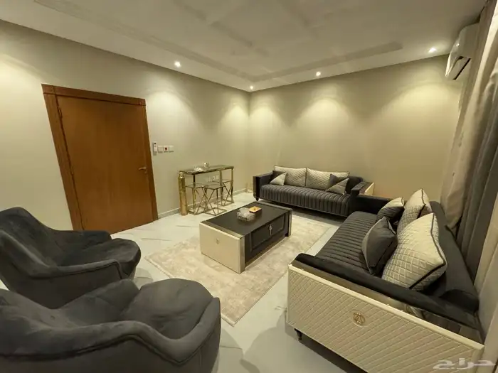 مجلس جديد قيمته فوق 10 و البيع ب 6500 2