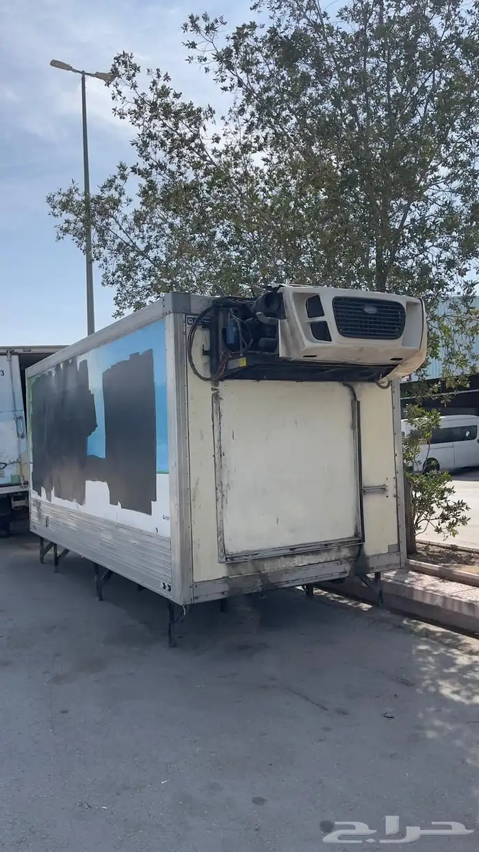 يوجد ثلاجات. كا ير تجميد 250. عطلنه المتر 5 والعرض 2.00 3