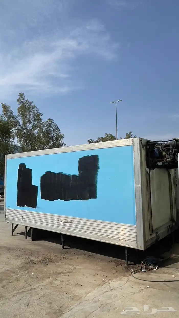 يوجد ثلاجات. كا ير تجميد 250. عطلنه المتر 5 والعرض 2.00 2