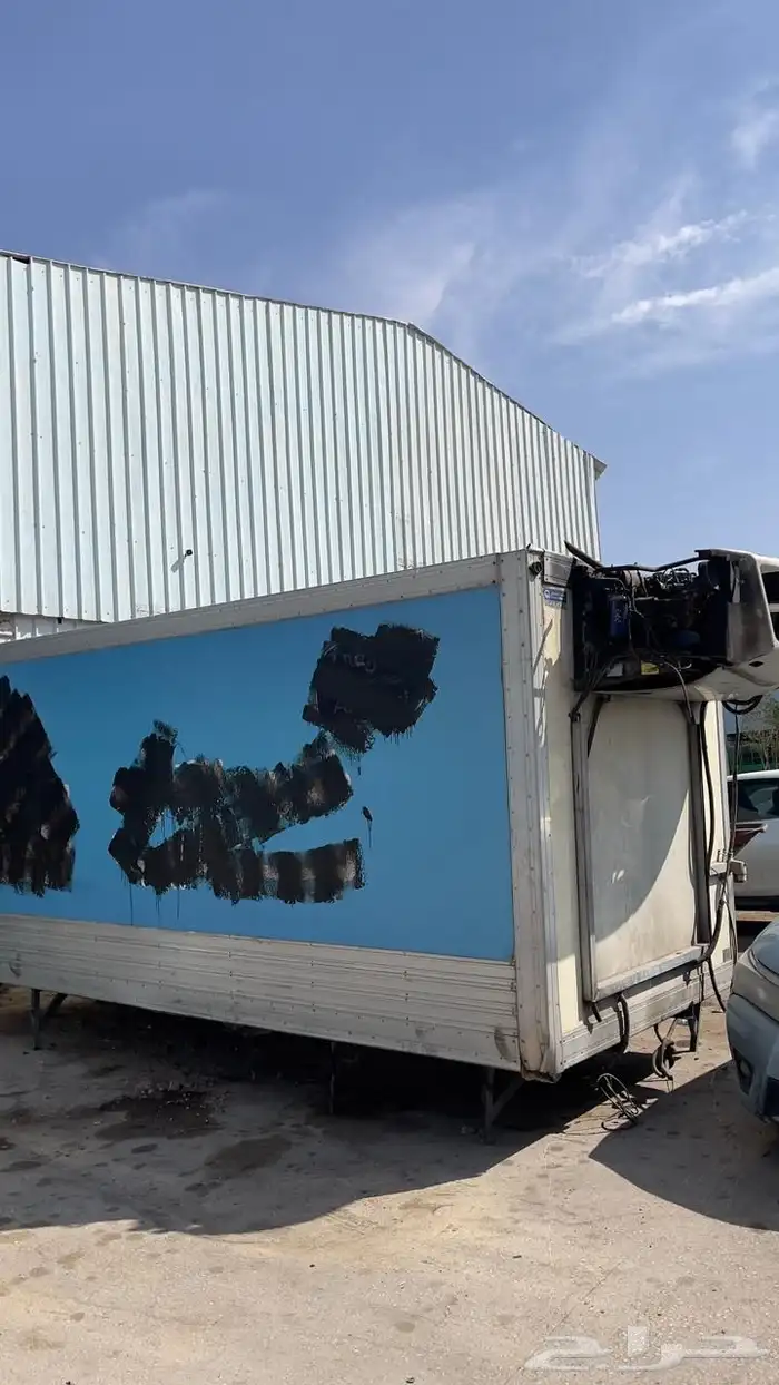 يوجد ثلاجات. كا ير تجميد 250. عطلنه المتر 5 والعرض 2.00 0