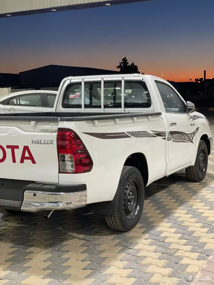 تويوتا هايلوكس بنزين غماره GLXبدون دبل موديل 2025 سعودي 1