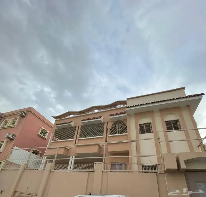 عماره  دورين حي الربيع خميس مشيط للبيع 850الف 0