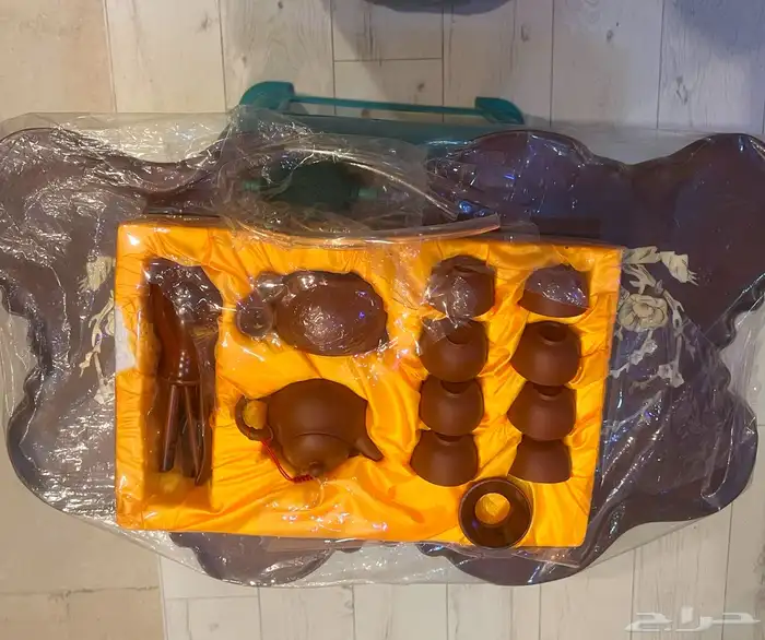 طقم تبسي تقديم شاهي خشب ثغيل منقوش بالصدف مع طقم براد فخار 3