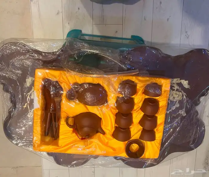 طقم تبسي تقديم شاهي خشب ثغيل منقوش بالصدف مع طقم براد فخار 0