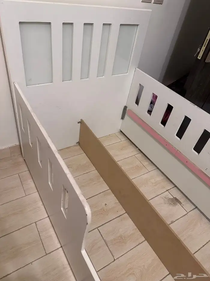 سرير اطفال 0