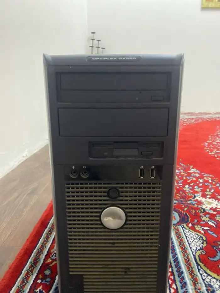 كمبيوتر مكتبي مستخدم 1