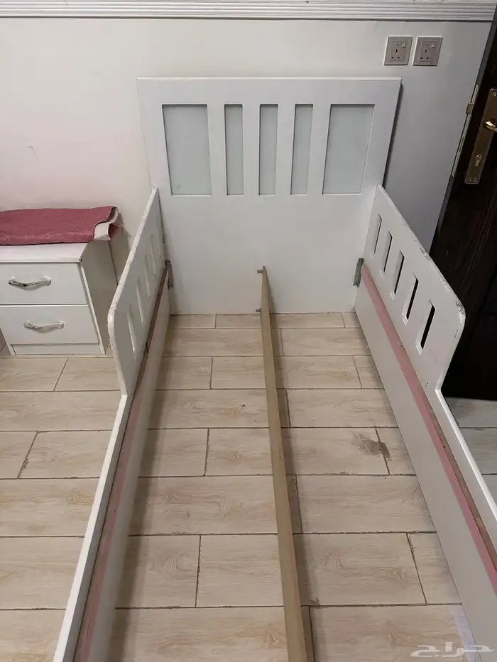سرير اطفال 1