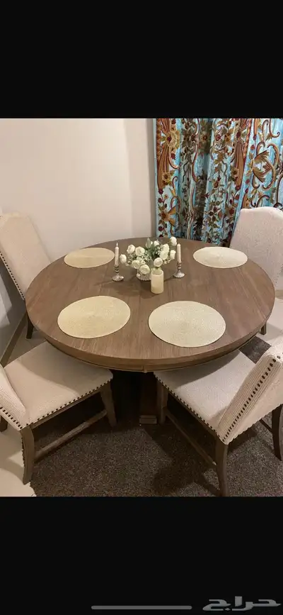 طاولة طعام و 4 كراسي 0