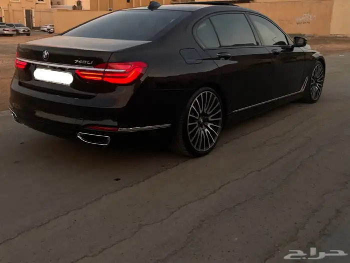 اقبل البدل المناسب BMW 2018 740Li للبيع 3