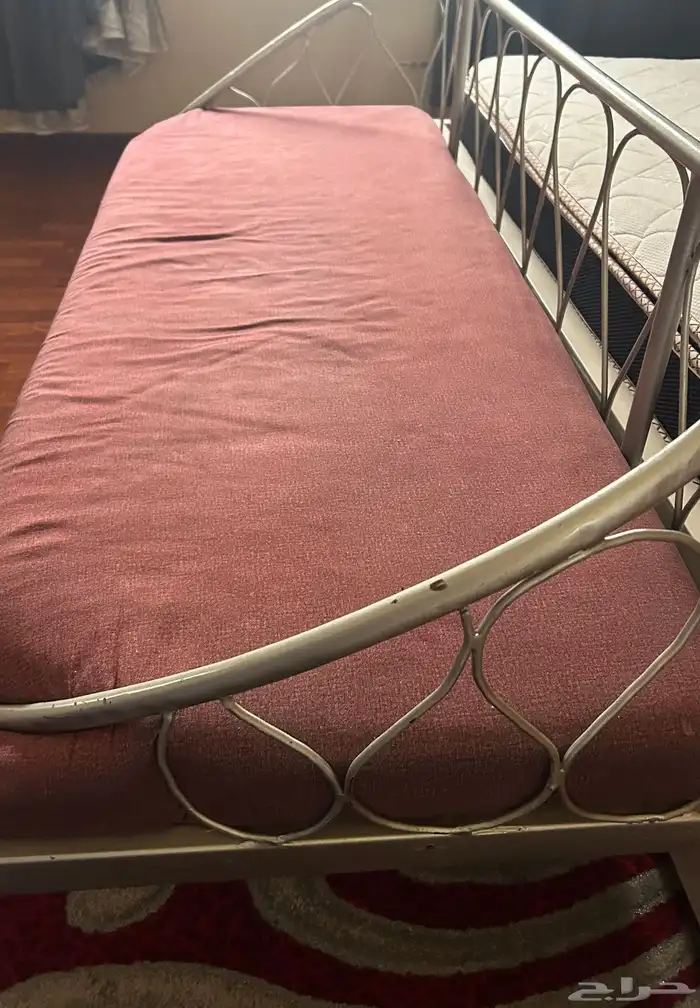 سرير وكرسي بنفس الوقت 0