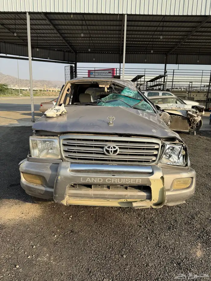 جيب لاندكروزر2004 دفلوك تشليح قطع غيار 0