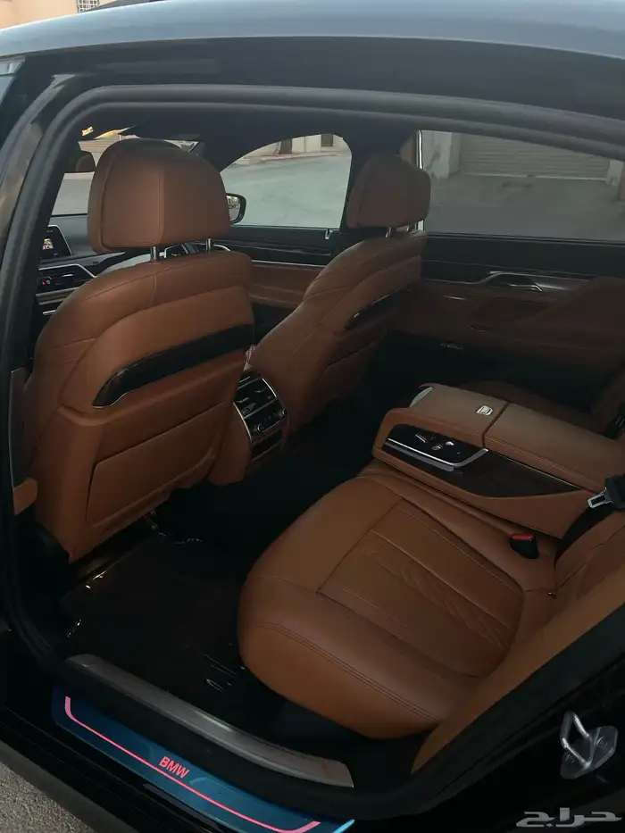 اقبل البدل المناسب BMW 2018 740Li للبيع 8