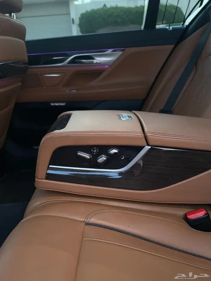 اقبل البدل المناسب BMW 2018 740Li للبيع 9