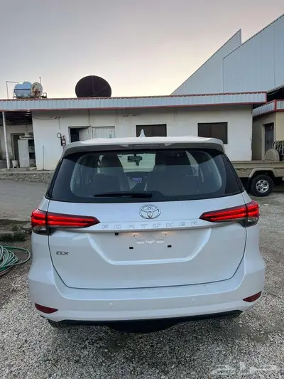 تويوتا فورشنر بنزين بدون دبل GX2 2025 ابيض 2