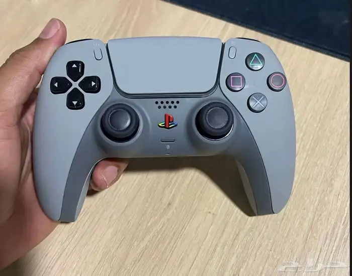 غطاء تحكم PS5 (إصدار الذكرى 30) وقاعدة شحن DOBE . 2