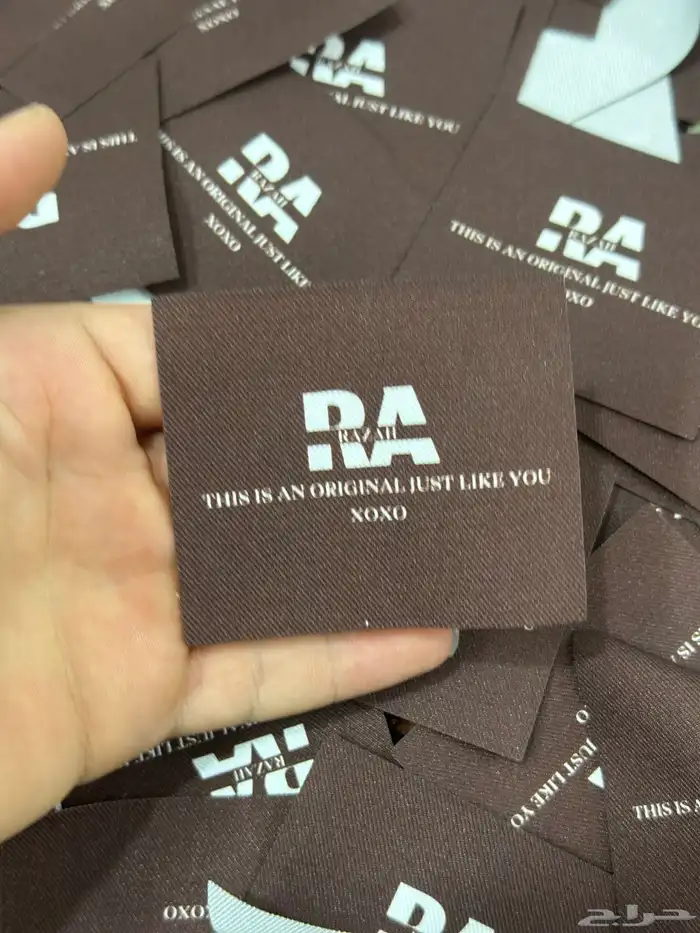 طباعة ليبل عبايات توصيل لجميع أنحاء المملكة بكجات تغليف 7