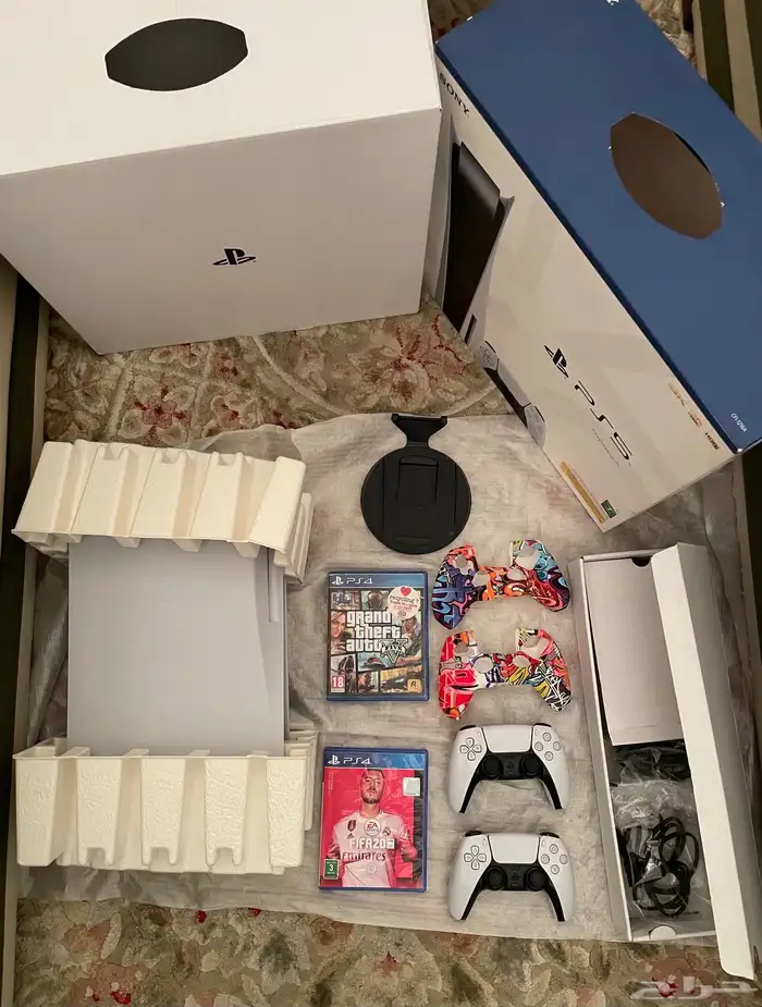 سوني 5 بالكرتون 825 Gb نضيف جدا  شبه الجديد 0