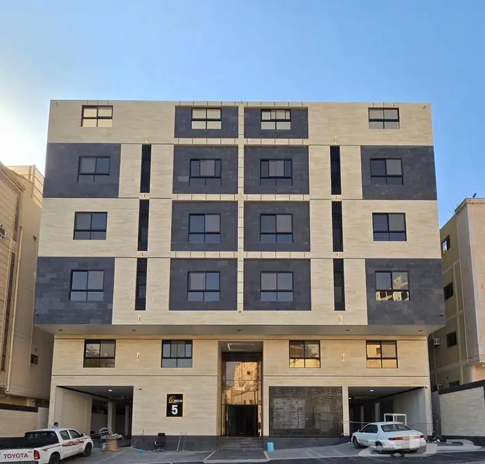 شقة فاخرة للبيع بطحاء قريش 0