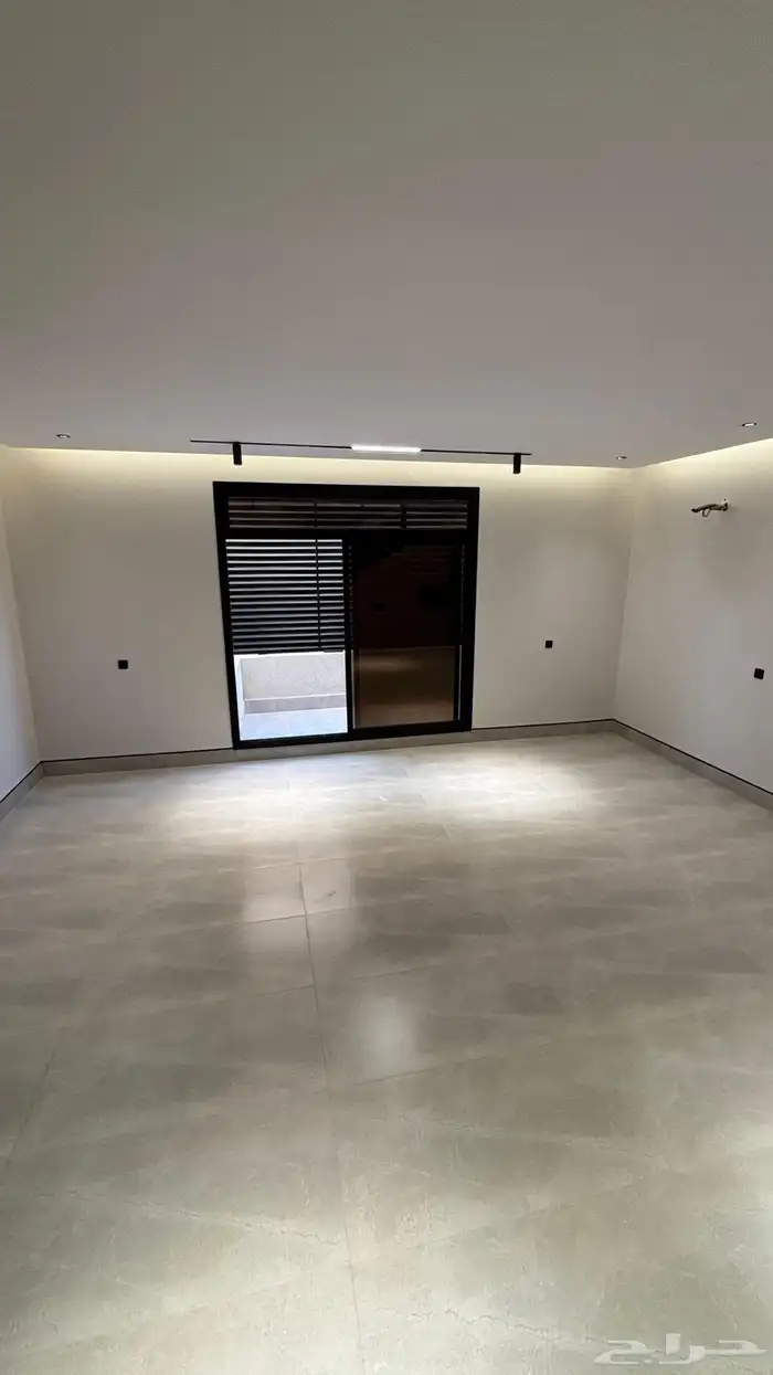 فلل روف في الدفاع بمصعد راكب 0