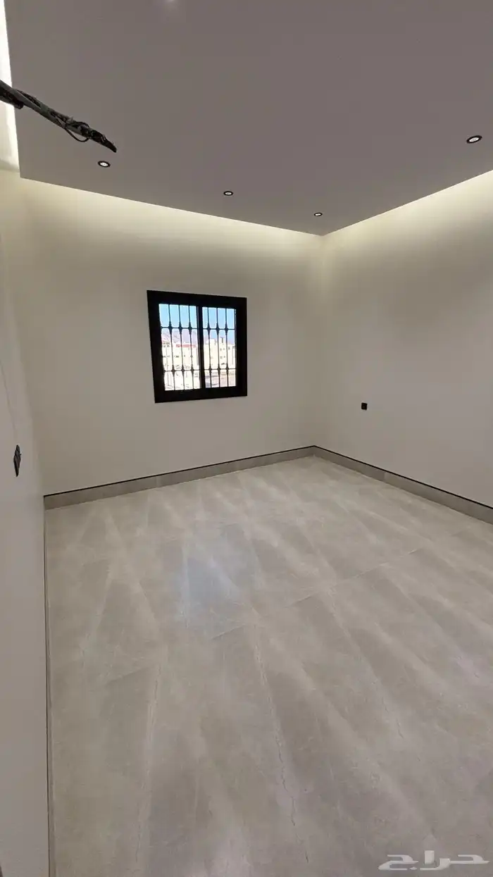 فلل روف في الدفاع بمصعد راكب 4