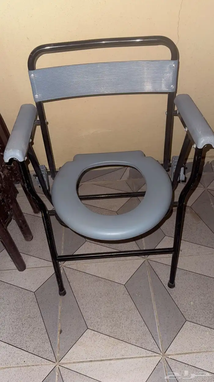 بريق وكرسي حمام وسرير حديد 2