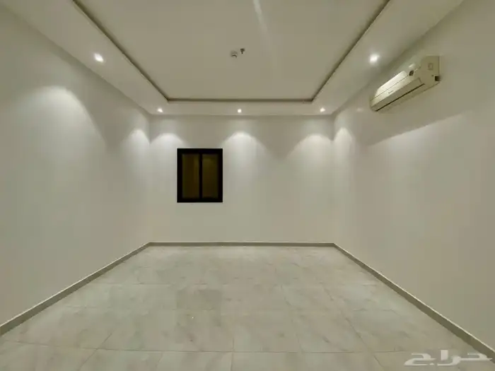 للإيجار شقه ارضيه في طويق بمساحة 141 متر 0