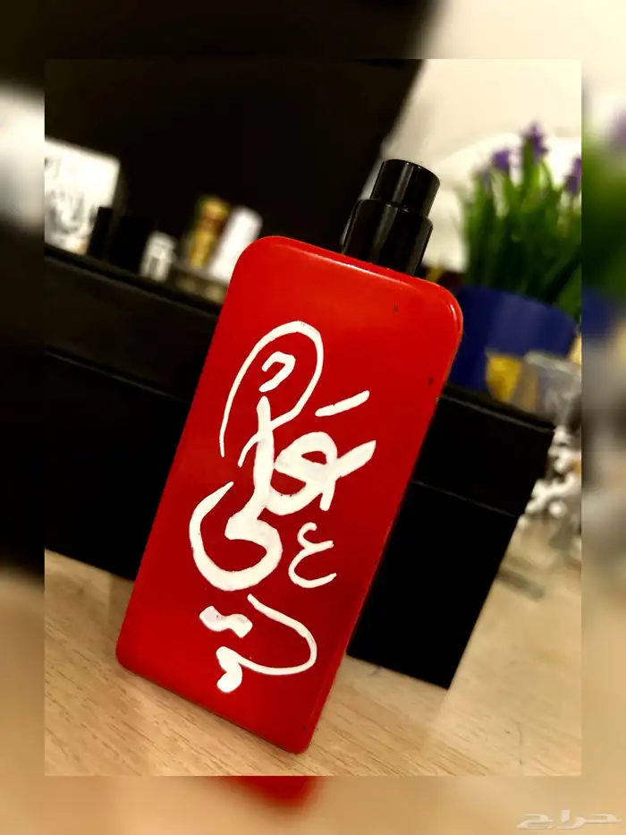 خطاط للكتابة على الأكواب والعطور والهدايا وأوشحة التخرج 0