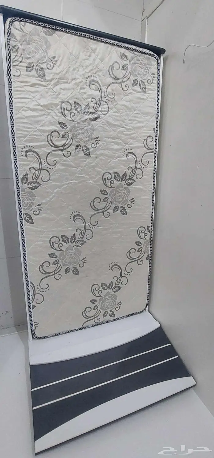 سرير خشب لون ابيض 0