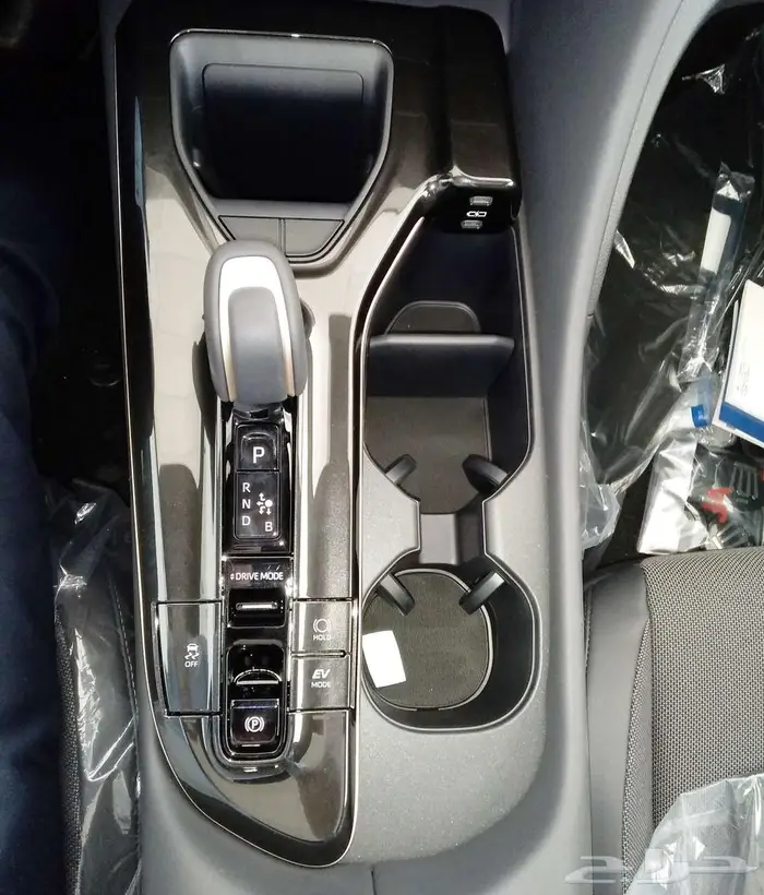 وارد اليحيى كراون ستاندر 2.5 لتر هجين رادار قماش اسود 2025 16