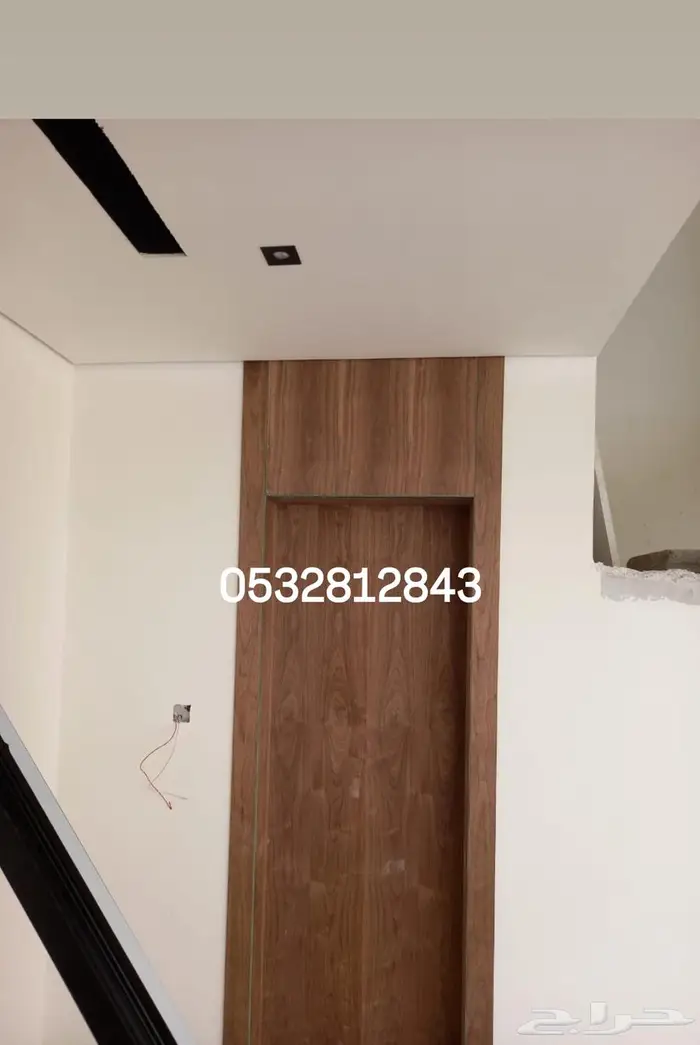 نجار ابواب خشبيه وفني جميع أعمال الديكورت الحديثه وتركيب كول 0