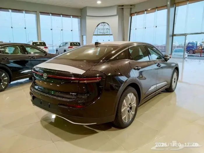 وارد اليحيى كراون ستاندر 2.5 لتر هجين رادار قماش اسود 2025 6