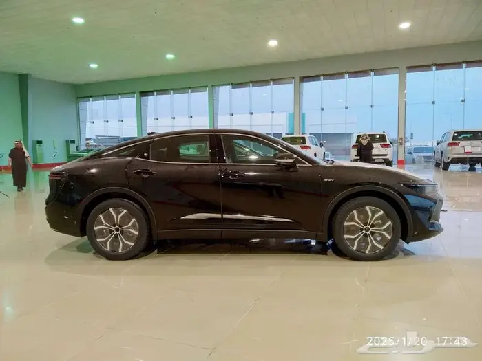 وارد اليحيى كراون ستاندر 2.5 لتر هجين رادار قماش اسود 2025 4